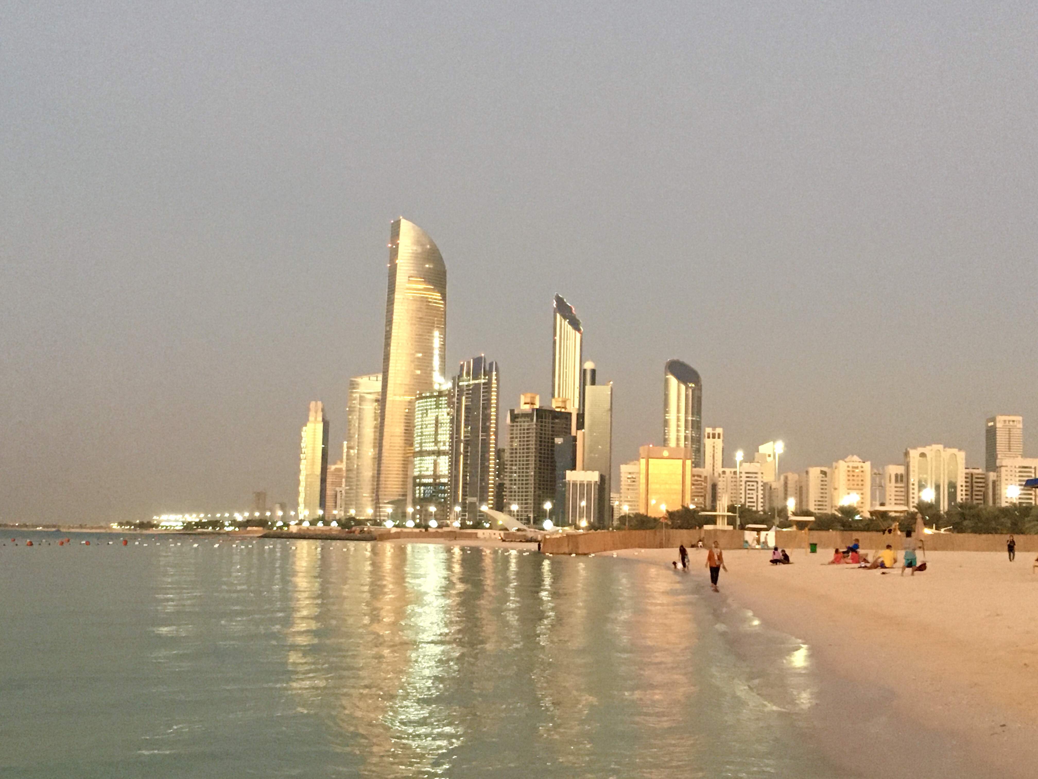 Abu Dhabi, Corniche Beach
